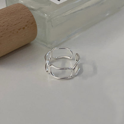 Klassinen Sormus ajattomalla viehätyksellä