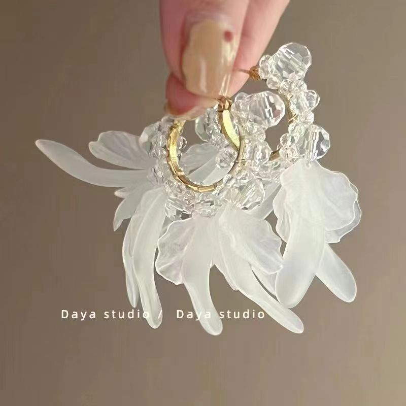 Upea Helmi Korvarengas päivittäiseen käyttöön