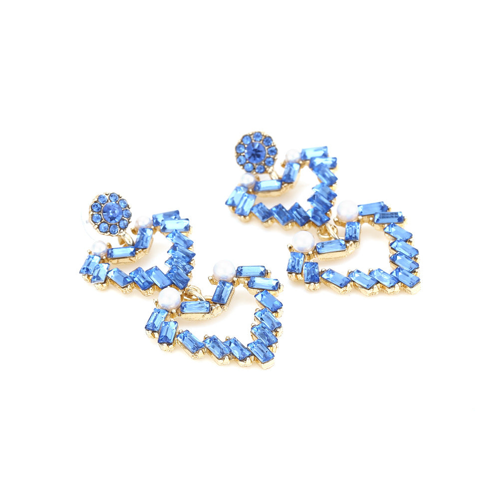 Kaunis Korvarengas ainutlaatuisella tyylillä