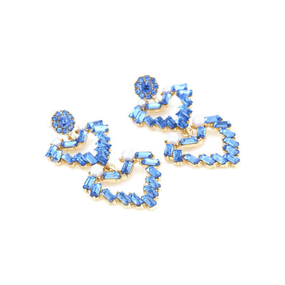 Kaunis Korvarengas ainutlaatuisella tyylillä