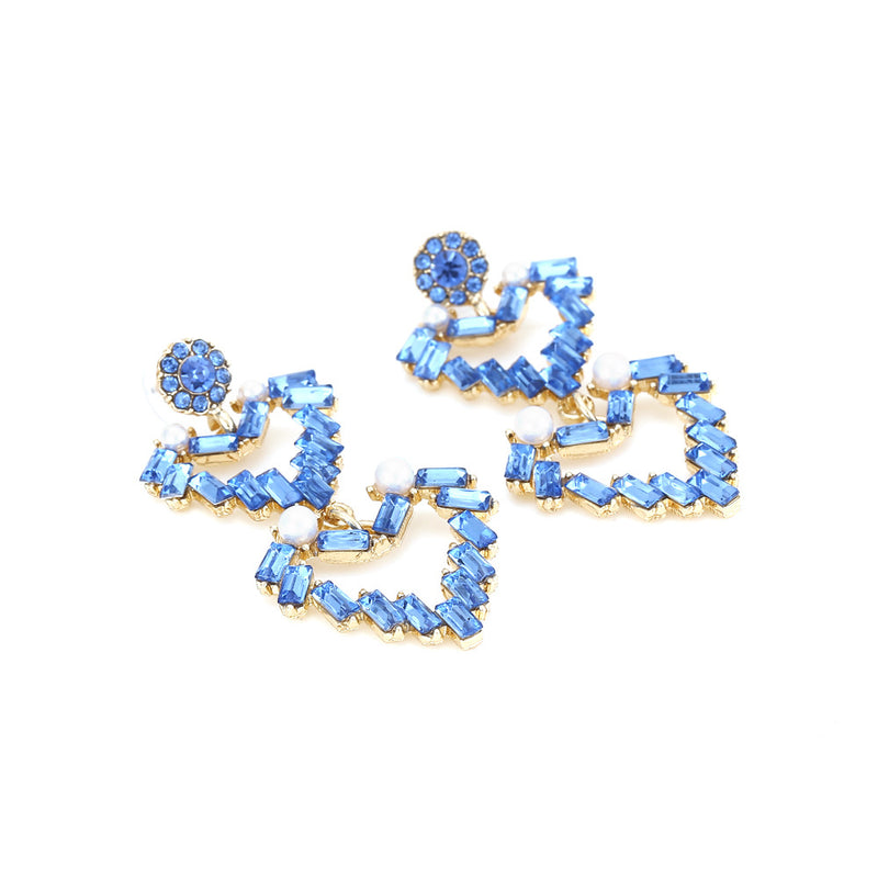 Kaunis Korvarengas ainutlaatuisella tyylillä