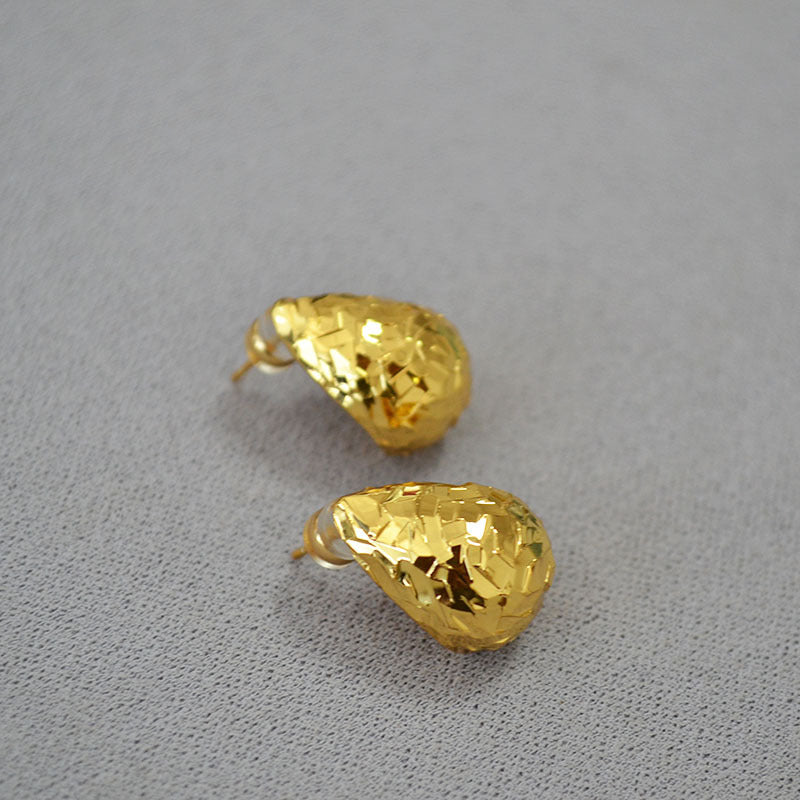 Klassinen Kulta Korvarengas ajattomalla viehätyksellä