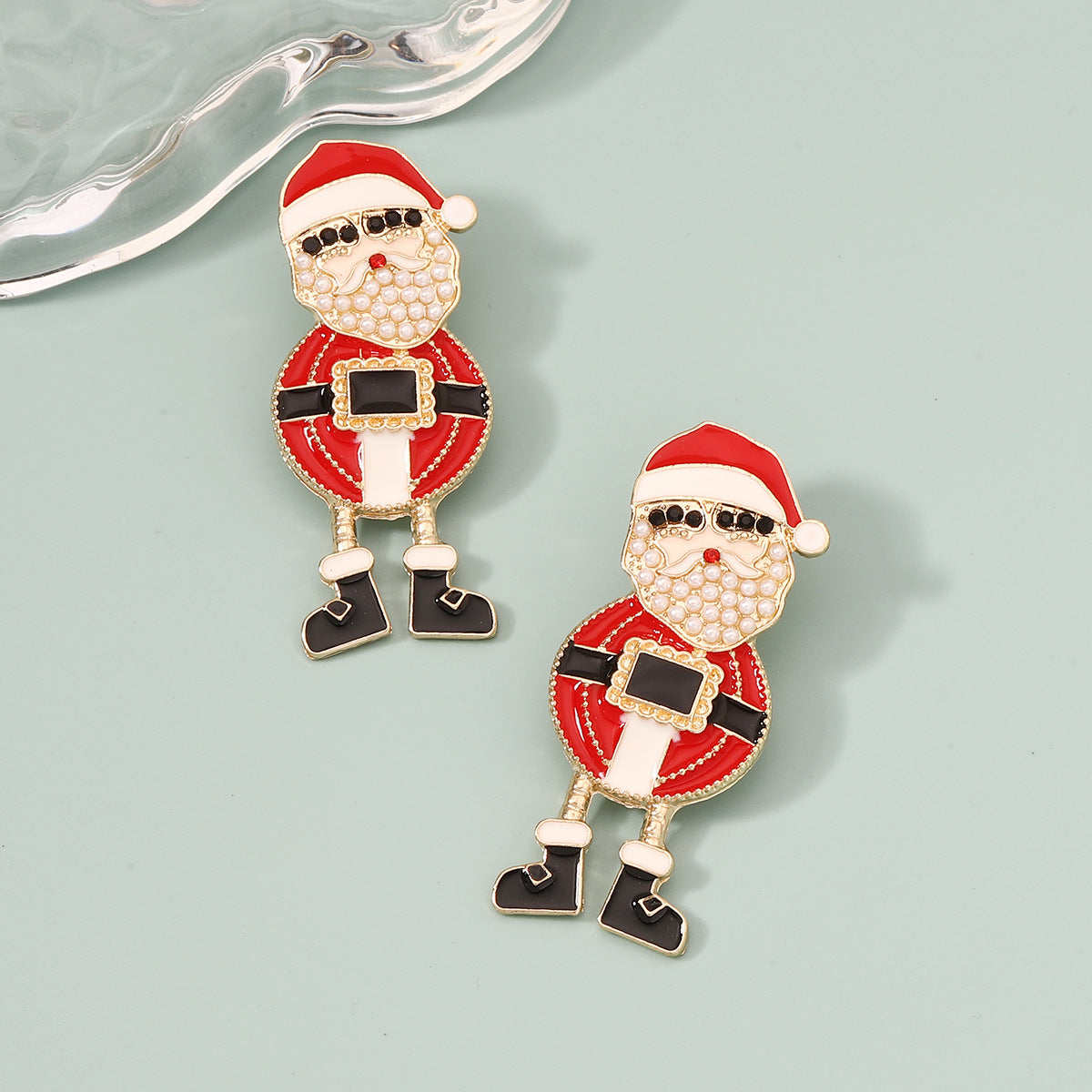 Klassinen Helmi Korvarengas ajattomalla viehätyksellä