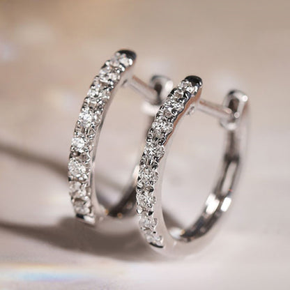 Kaunis Korvarengas ainutlaatuisella tyylillä