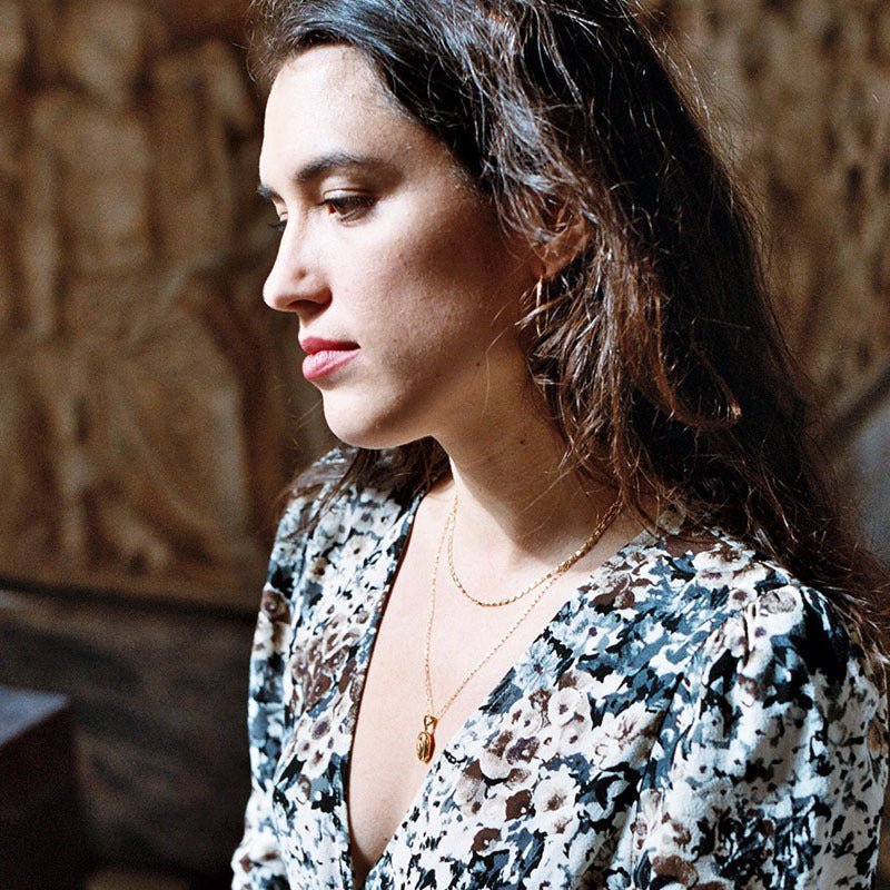 Kaunis Kulta Kaulakoru ainutlaatuisella tyylillä