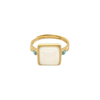 Romanttinen Kulta Sormus erityisiin hetkiin