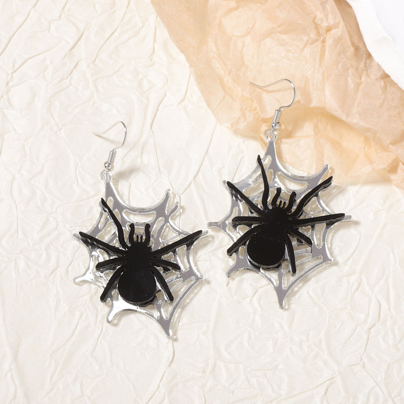 Kaunis Korvarengas ainutlaatuisella tyylillä