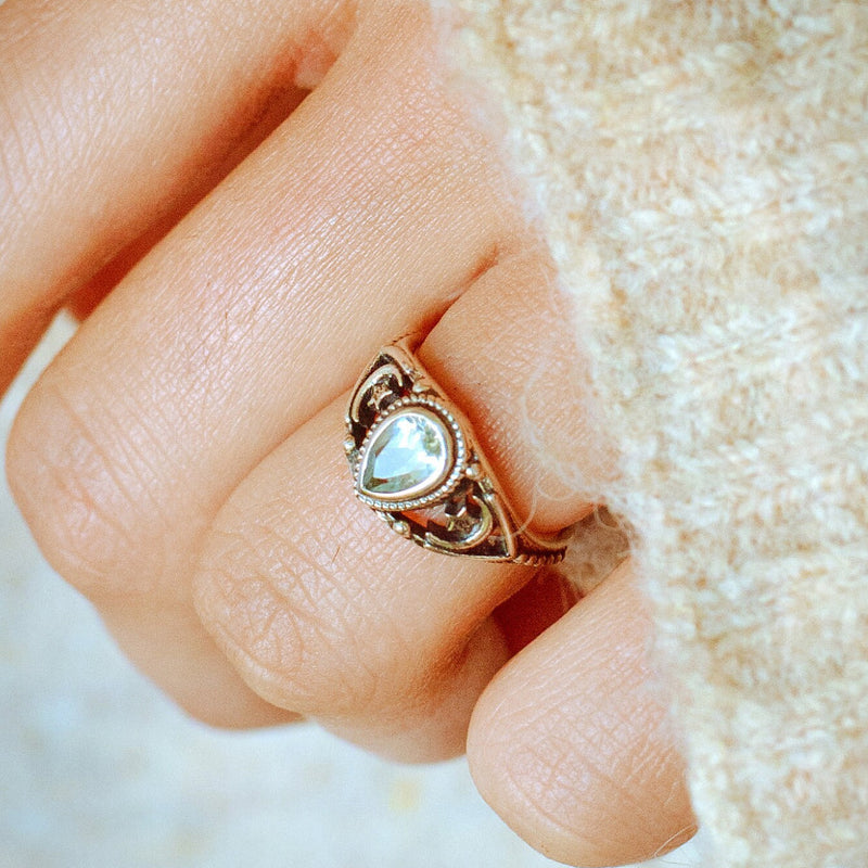 Kaunis Sormus ainutlaatuisella tyylillä