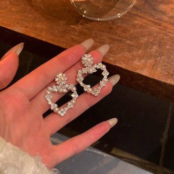 Käsintehty vintage Helmi Korvarengas