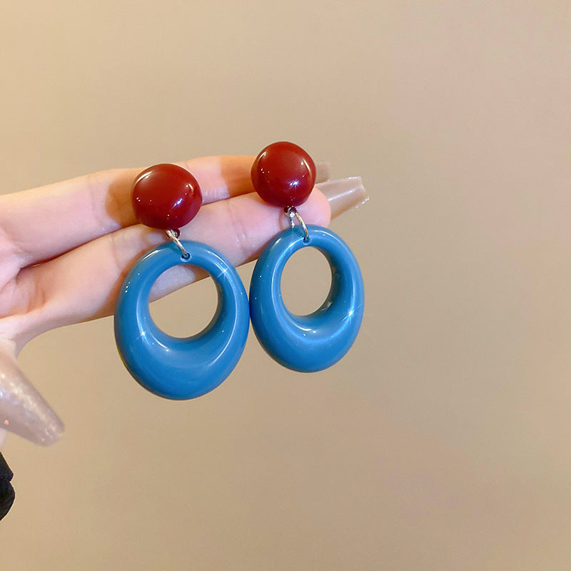 Klassinen Korvarengas ajattomalla viehätyksellä