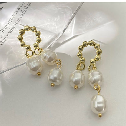 Kaunis Helmi Korvarengas ainutlaatuisella tyylillä