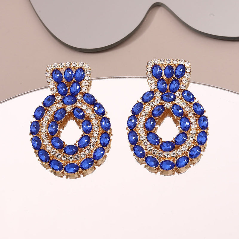 Kaunis Korvarengas ainutlaatuisella tyylillä