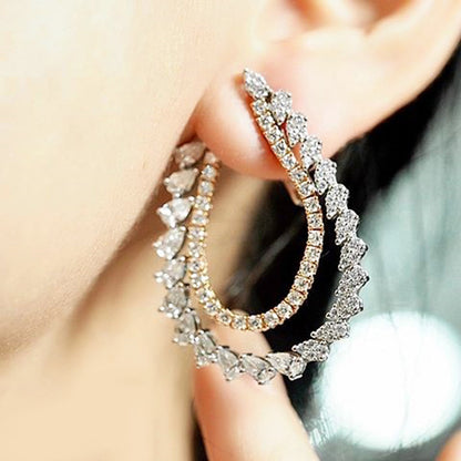 Kaunis Korvarengas ainutlaatuisella tyylillä