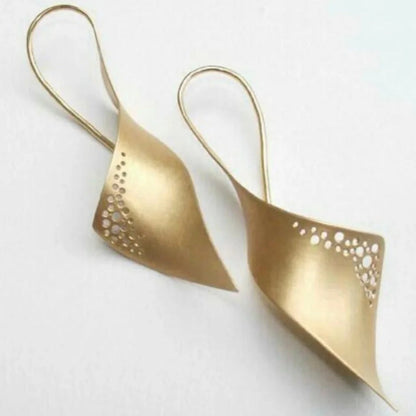 Klassinen Sormus ajattomalla viehätyksellä