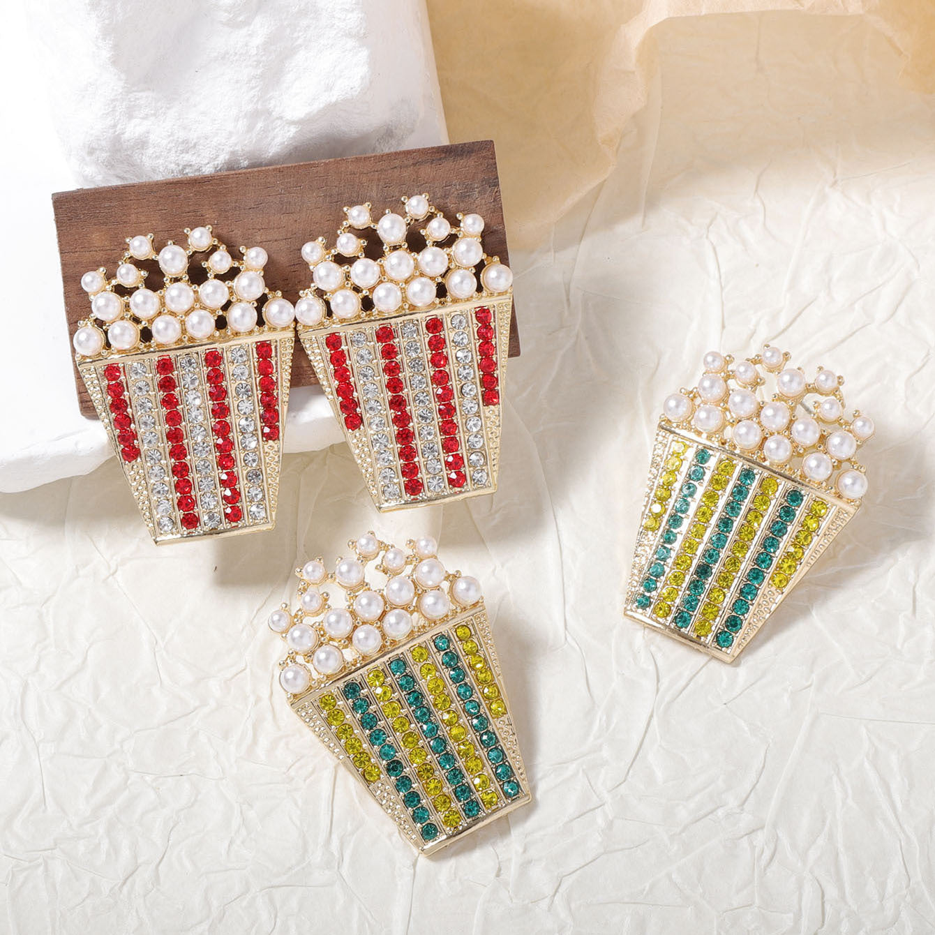 Käsintehty vintage Helmi Korvarengas