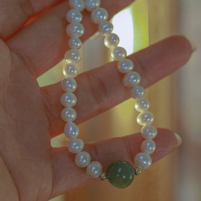 Klassinen Helmi Rannekoru ajattomalla viehätyksellä