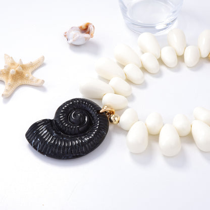 Klassinen Kaulakoru ajattomalla viehätyksellä