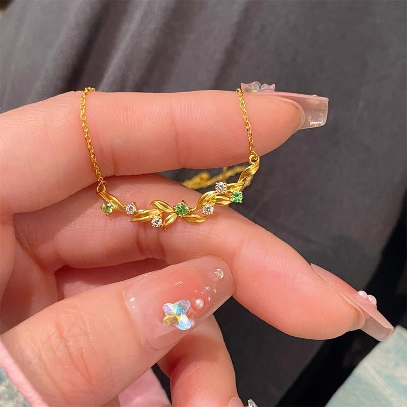 Klassinen Kaulakoru ajattomalla viehätyksellä