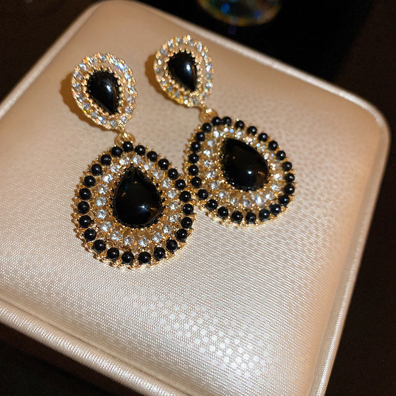 Hurmaava Korvarengas jokaiseen tilaisuuteen