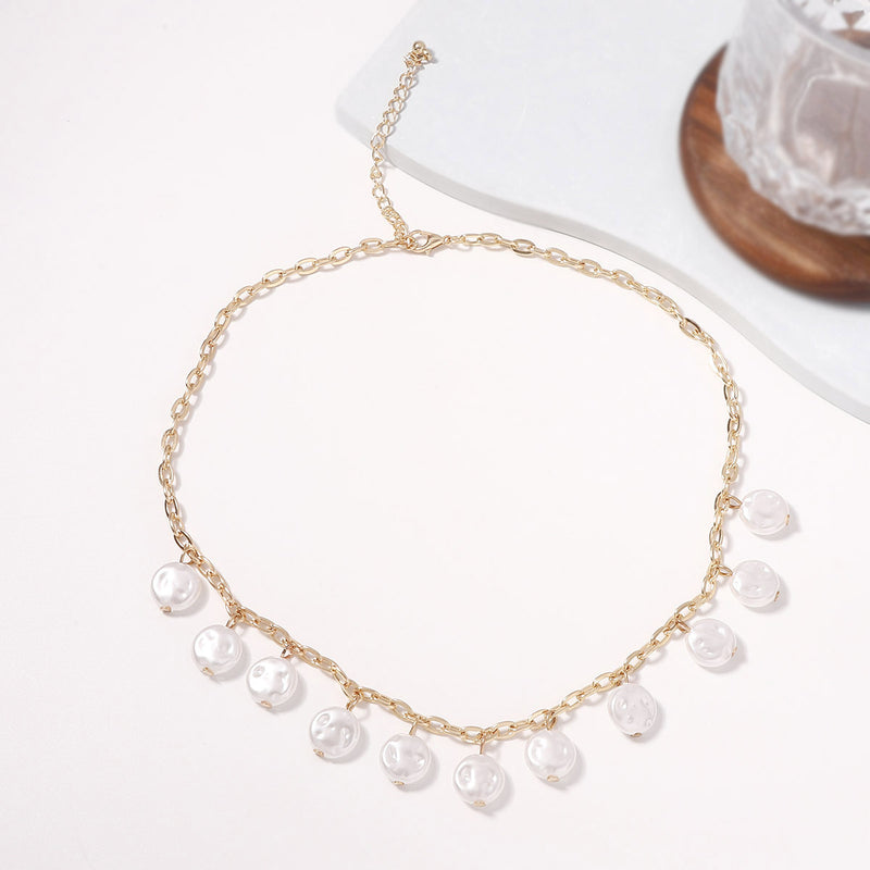 Klassinen Helmi Kaulakoru ajattomalla viehätyksellä