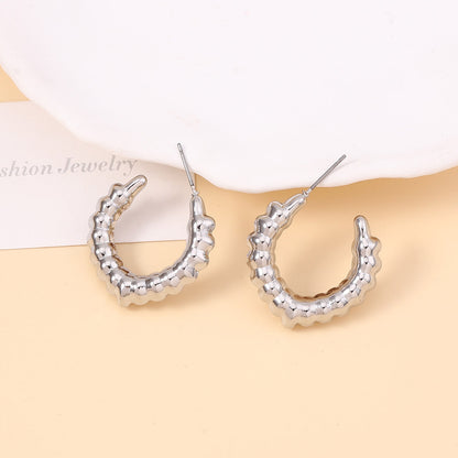 Klassinen Korvarengas ajattomalla viehätyksellä