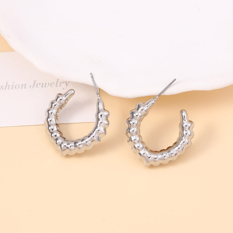 Klassinen Korvarengas ajattomalla viehätyksellä