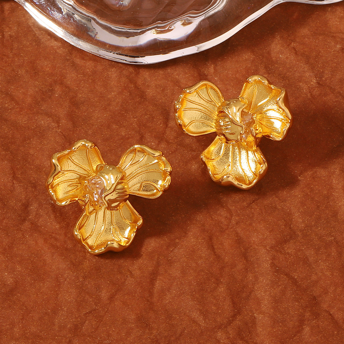 Klassinen Kulta Korvarengas ajattomalla viehätyksellä