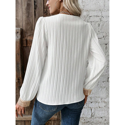 Effortlessly Elegant Blouse with a Timeless Design