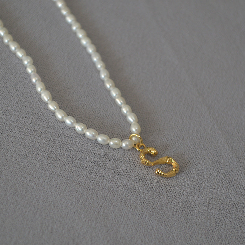 Hurmaava Helmi Kaulakoru jokaiseen tilaisuuteen