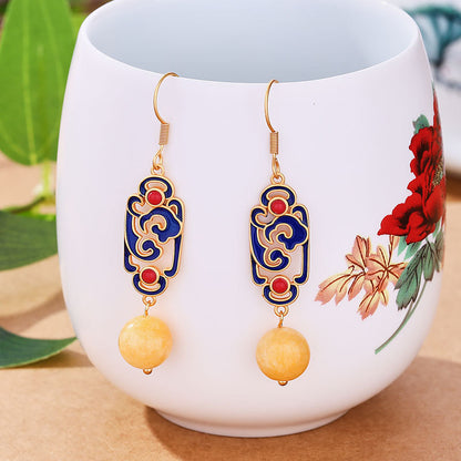 Klassinen Hopea Korvarengas ajattomalla viehätyksellä