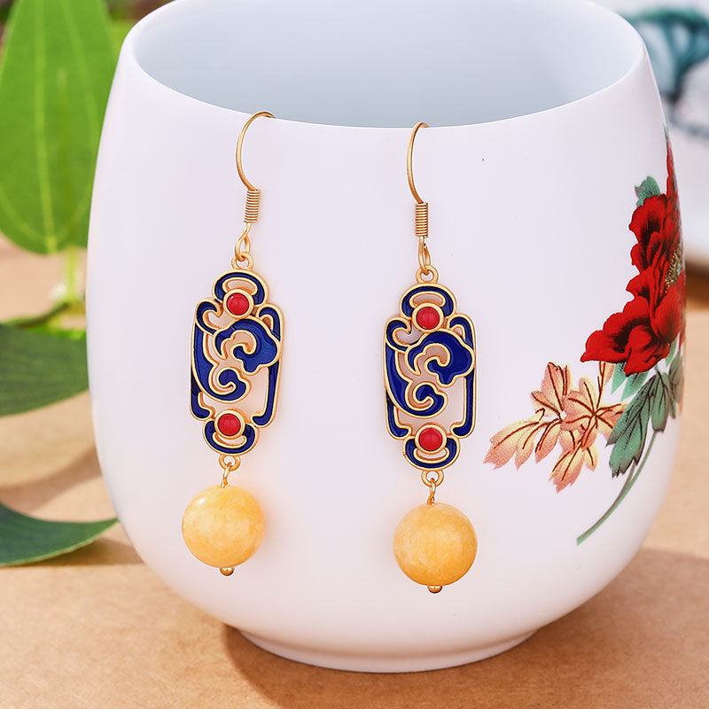 Klassinen Hopea Korvarengas ajattomalla viehätyksellä