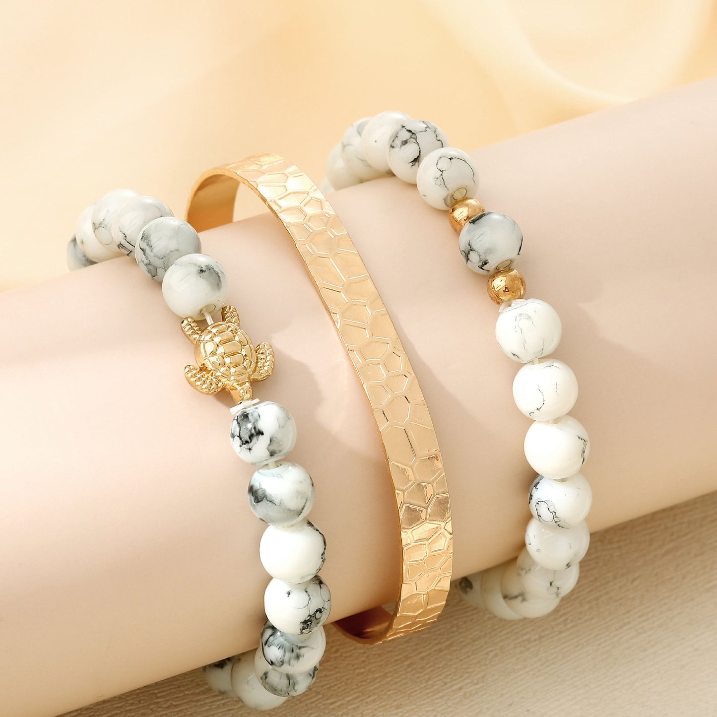 Klassinen Kulta Korusetti ajattomalla viehätyksellä