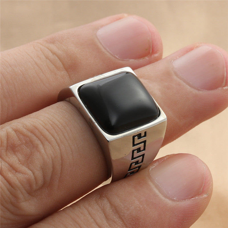 Hurmaava Sormus jokaiseen tilaisuuteen