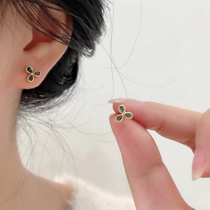 Kaunis Korvarengas ainutlaatuisella tyylillä