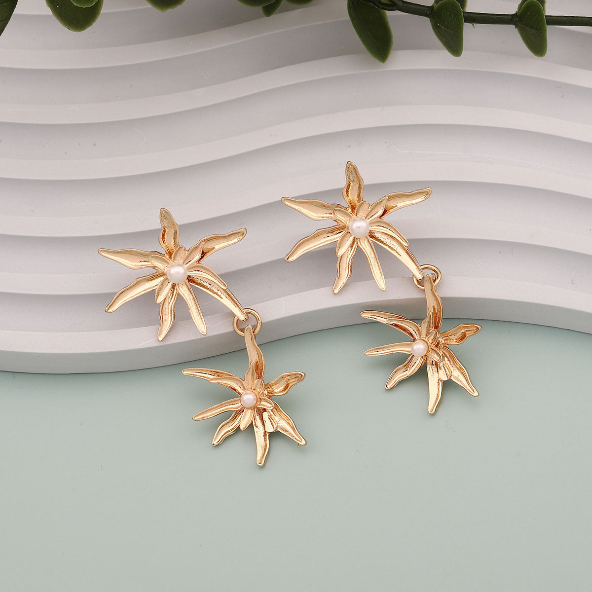 Klassinen Helmi Korvarengas ajattomalla viehätyksellä