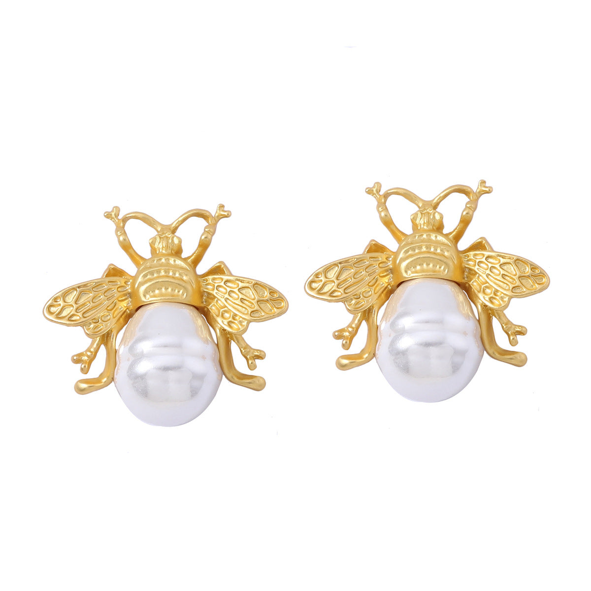 Klassinen Helmi Korvarengas ajattomalla viehätyksellä