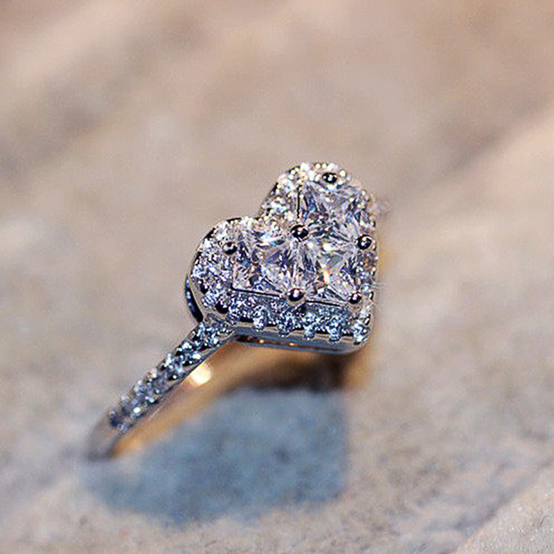 Hurmaava Sormus jokaiseen tilaisuuteen