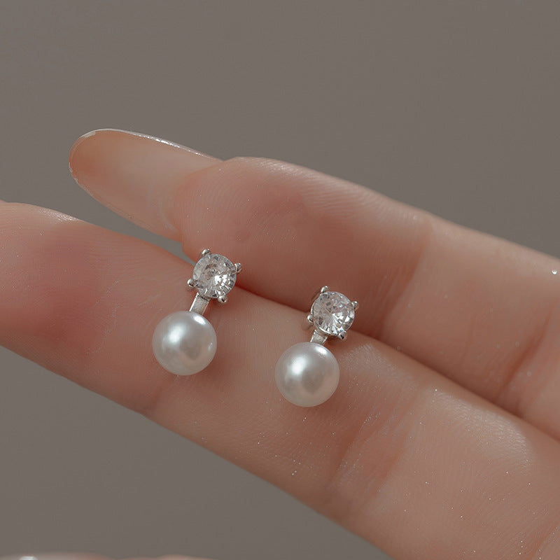 Hurmaava Helmi Korvarengas jokaiseen tilaisuuteen