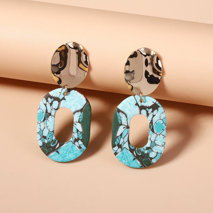 Kaunis Korvarengas ainutlaatuisella tyylillä