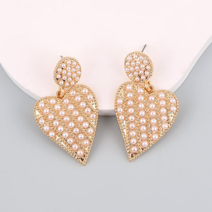 Hurmaava Helmi Korvarengas jokaiseen tilaisuuteen