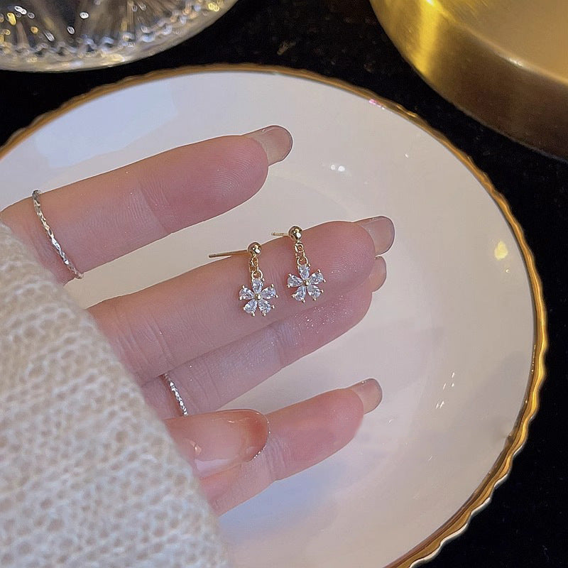 Klassinen Korvarengas ajattomalla viehätyksellä