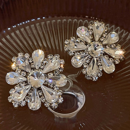 Klassinen Korvarengas ajattomalla viehätyksellä