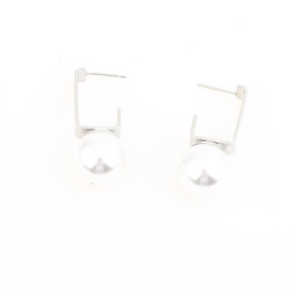 Hurmaava Helmi Korvarengas jokaiseen tilaisuuteen