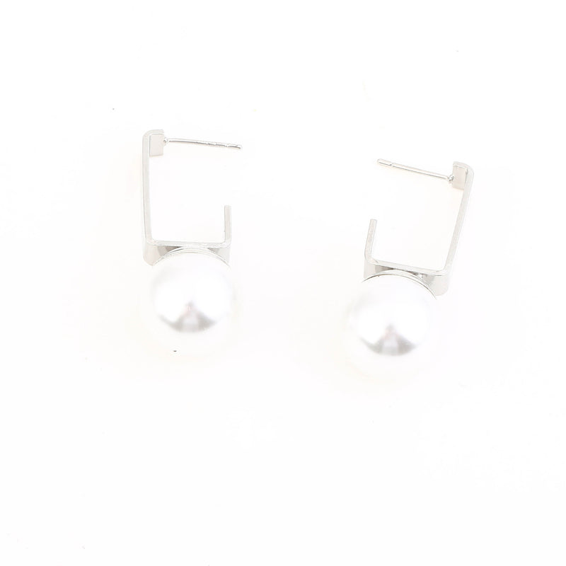 Hurmaava Helmi Korvarengas jokaiseen tilaisuuteen