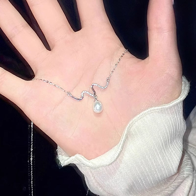 Romanttinen Helmi Kaulakoru erityisiin hetkiin