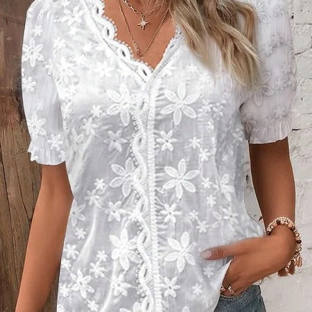 Effortlessly Elegant Blouse with a Timeless Design