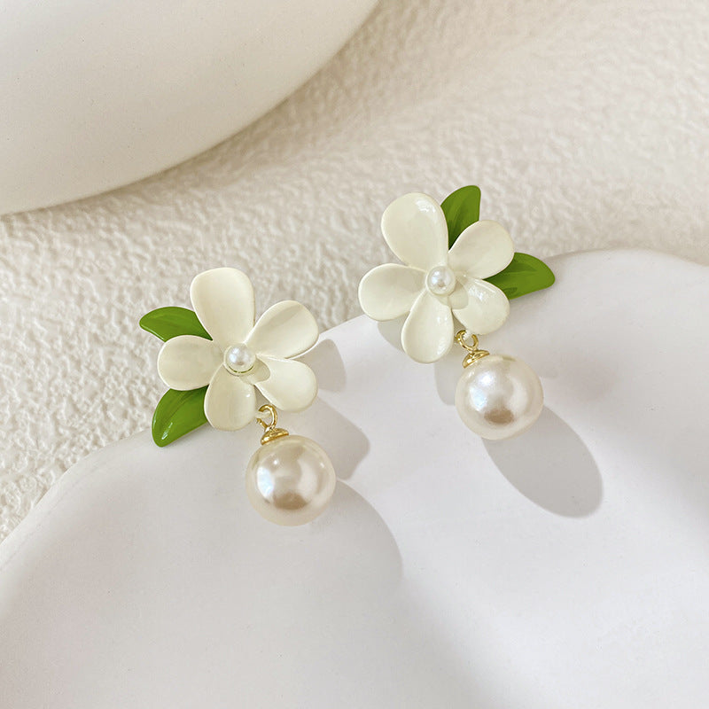 Hurmaava Helmi Korvarengas jokaiseen tilaisuuteen