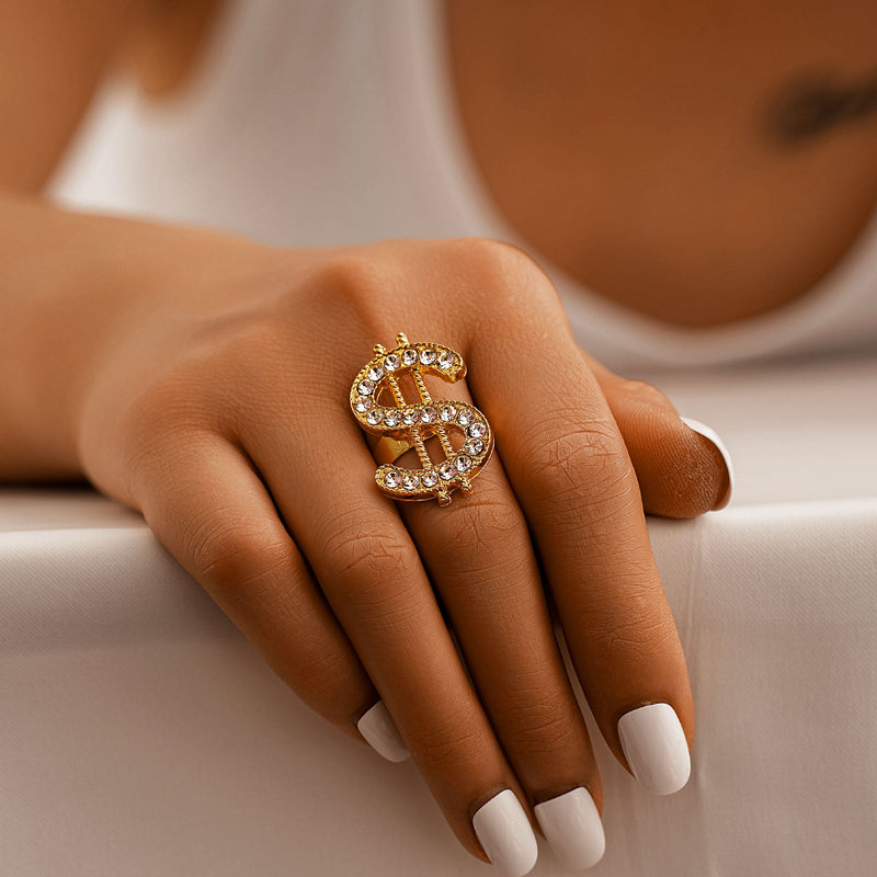 Klassinen Sormus ajattomalla viehätyksellä