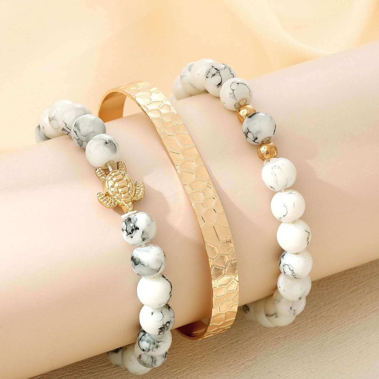 Klassinen Kulta Korusetti ajattomalla viehätyksellä