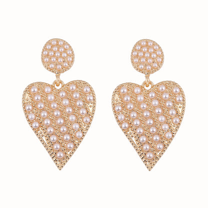 Hurmaava Helmi Korvarengas jokaiseen tilaisuuteen